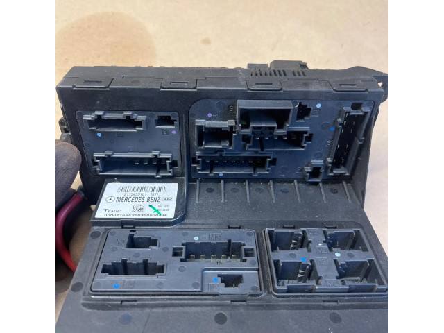 Блок предохранителей  2115453101   Mercedes-Benz E W211    