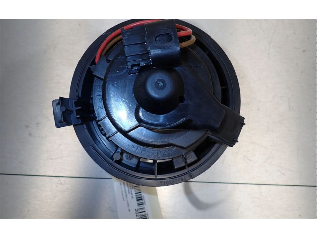 Вентилятор печки    272100975R   Dacia Duster