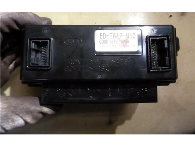 Дисплей    957101H100   KIA Ceed