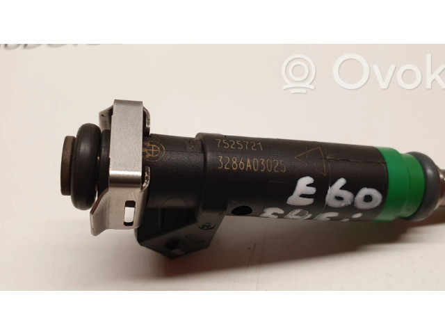 Vstřikovač 7525721, 3286A03025 BMW 5 E60 E61 pro benzínový motor 4.5 N62B44