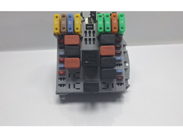 Блок предохранителей 51806891 Fiat Linea