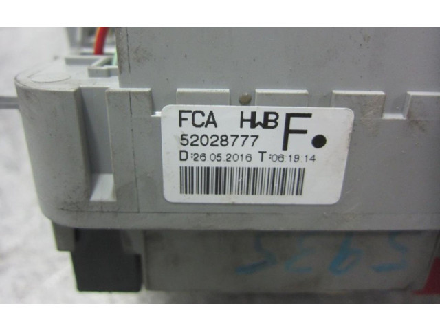 Блок предохранителей 52028777   Opel Combo D    