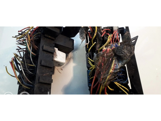 Pojistková skříňka 7703197663 Renault Safrane 1998