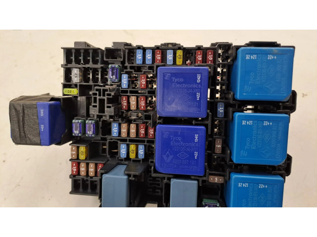 Блок предохранителей 252367589R Dacia Sandero