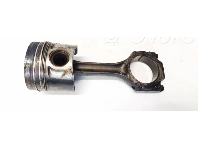 Píst Volkswagen PASSAT B5.5