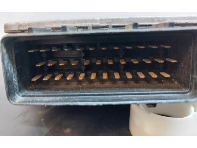 Блок управления двигателя MKC102570, VA   Rover 100