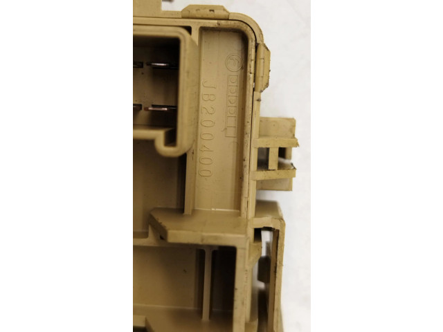 Блок предохранителей  JB200400   Subaru Forester SF    