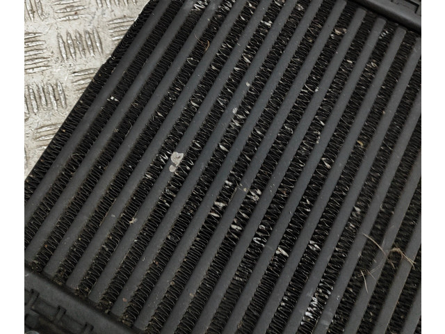 Радиатор интеркулера 670035636, 16484793 Maserati Levante