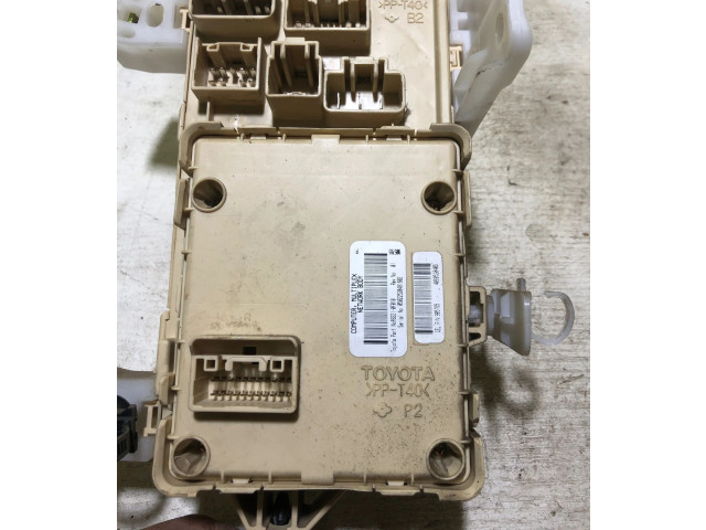 Блок предохранителей  010301Z668NN, 99906N83   Toyota Corolla Verso E121    