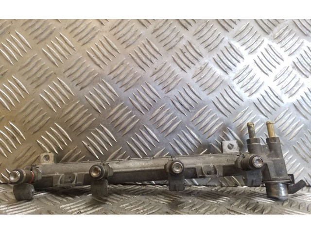 Топливная рампа 036133319B   Volkswagen Golf IV  