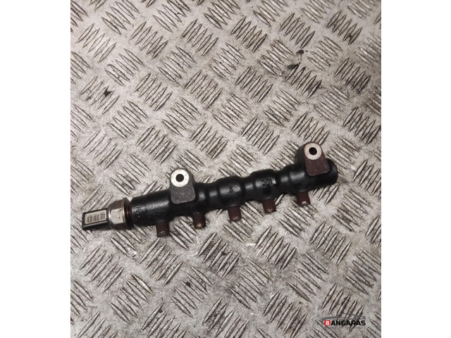 Топливная рампа 9654592680   Volvo V50  