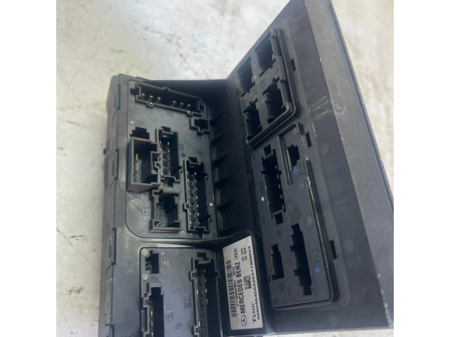 Блок предохранителей 2115452901   Mercedes-Benz E W211    