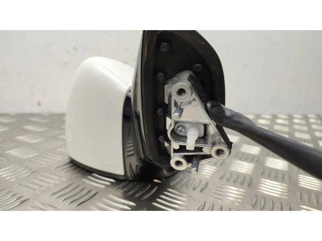 Зеркало электрическое левое Mazda 3 2019- года