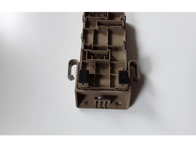 Блок предохранителей 82201AJ000, 201160 Subaru Outback