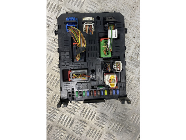 Блок предохранителей 9807028580   Peugeot 5008    