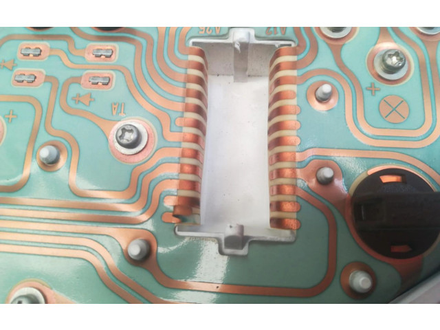 Панель приборов MR381347 Mitsubishi Carisma