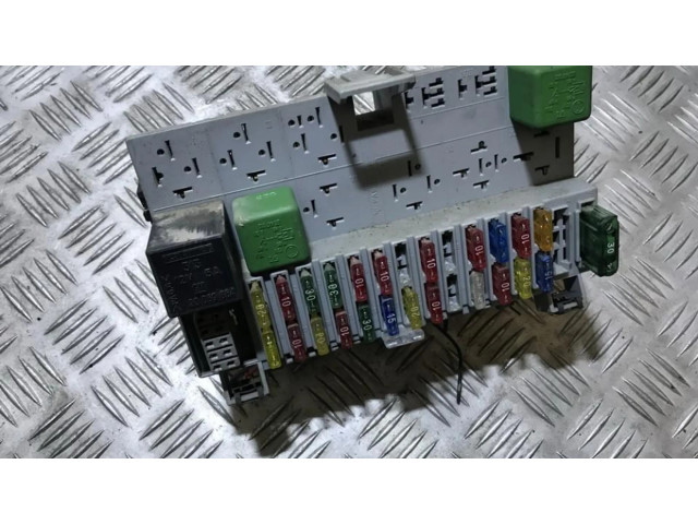   Pojistková skříňka 90483952, 008065444   Opel Corsa B 1995