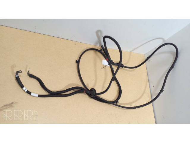 Плюсовый провод (аккумулятора)