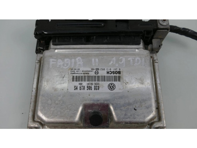 Блок управления двигателя 038906019NS, 1039S20430 Skoda Fabia Mk2 (5J)