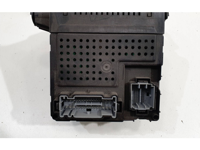 Блок предохранителей 30765646   Volvo V70    