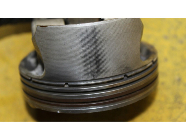 Píst 07L107103R   Audi A8 S8 D3 4E     