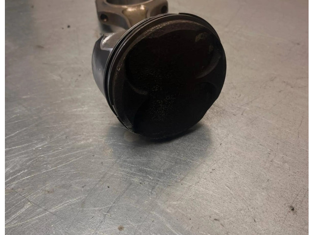 Píst 11247589539, 11257560669 BMW 1 E81 E87 pro benzínový motor 1.6 N45B16