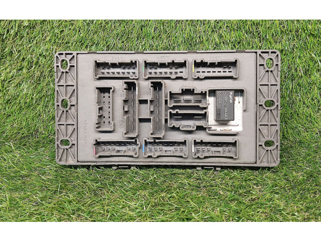 Vstřikovací lišta YQE103139, 518174602   Rover 75     