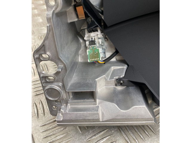 Дисплей    4M8919617D   Audi Q8