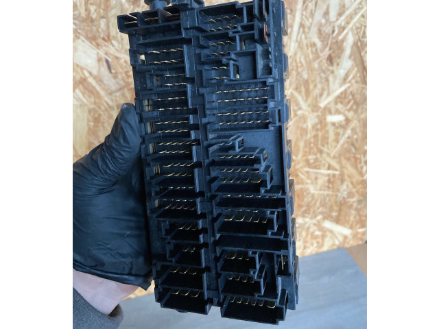 Блок предохранителей  357937039   Volkswagen Golf III    