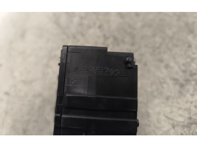 Ручка стеклоочистителей 8201168008   Dacia Dokker