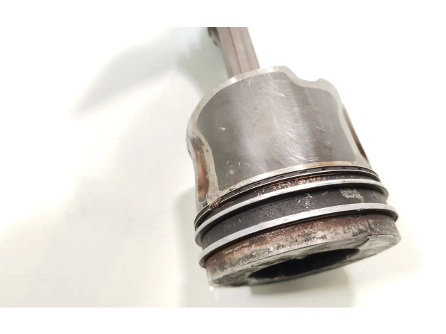 Píst Hyundai H-100 D4CB