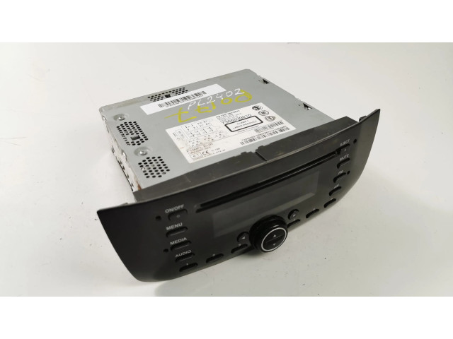 Радио/ проигрыватель CD/DVD / навигация