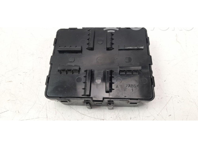 Блок управления 95300M6000   KIA Xceed