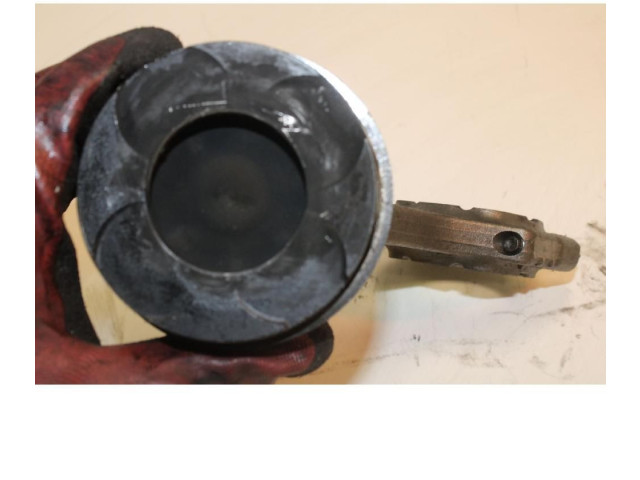 Поршень с шатуном 55283099 55263087 Jeep Renegade