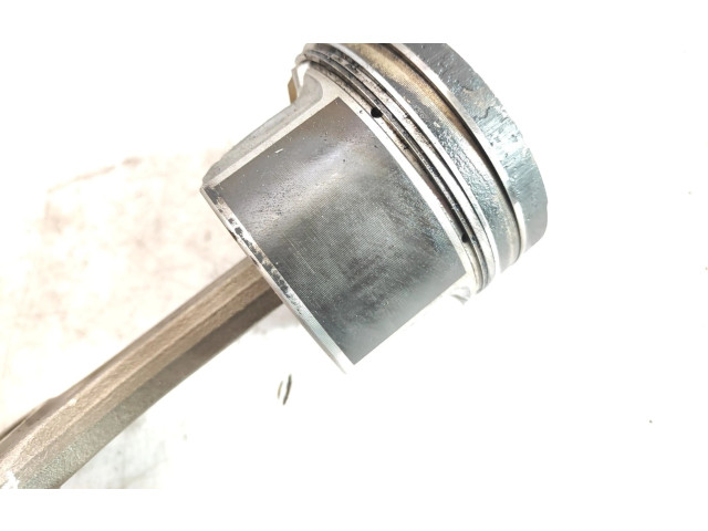 Píst Subaru Outback