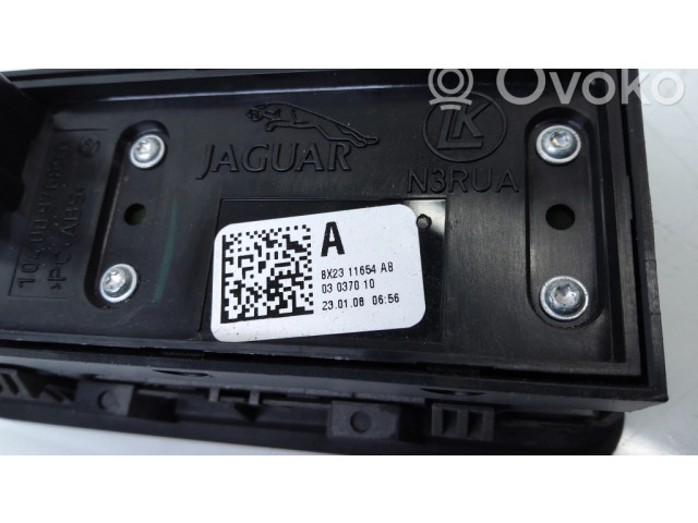 Выключатель открытия задней двери