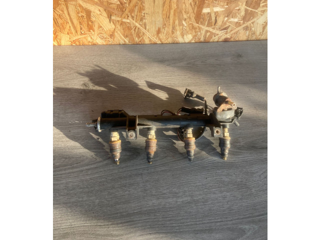 Топливная рампа 030133321E   Volkswagen Golf II  