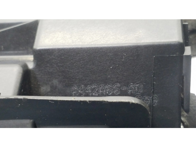 Zámek zadních dveří A442A66AD Ford Fiesta 2017