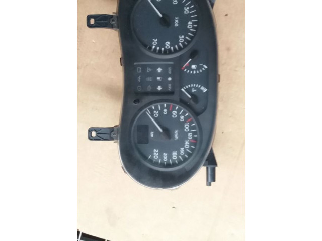 Панель приборов 8200059763 Renault Clio II