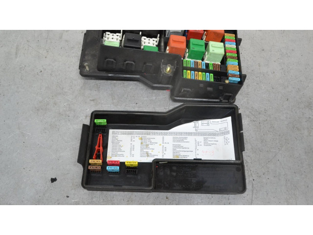 Блок предохранителей    BMW Z3 E36    