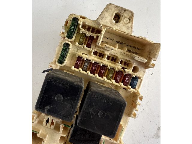 Pojistková skříňka Mitsubishi Pajero 2003