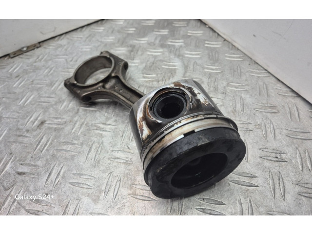 Поршень с шатуном 82L175 Volvo V60