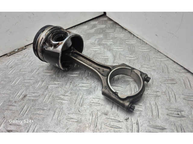 Поршень с шатуном 82L175 Volvo V60