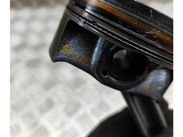 Поршень 32213692, 31401957 Volvo XC40