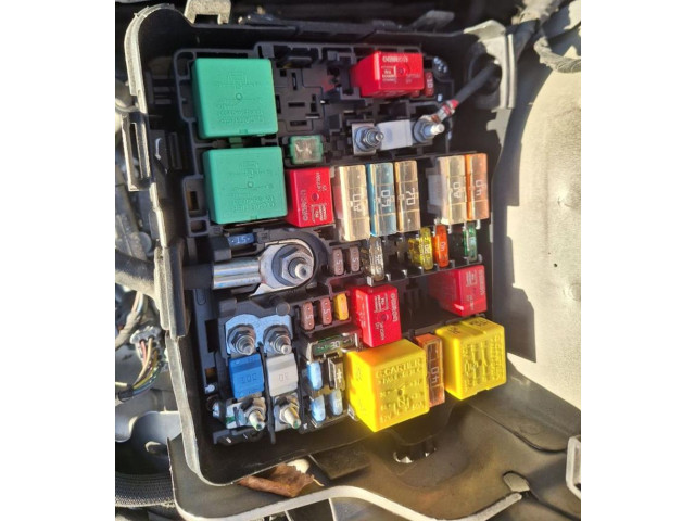 Блок предохранителей 9807531680 Peugeot 2008 I