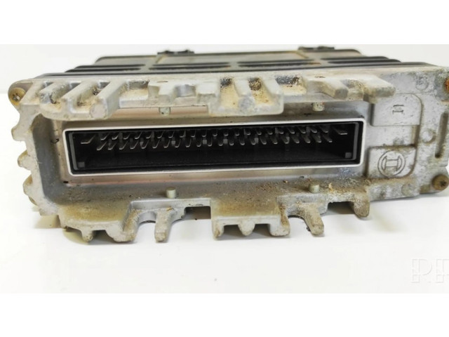 Блок управления двигателя 0261203304 Volkswagen Golf III