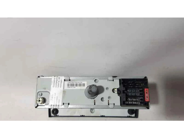 Радио/ проигрыватель CD/DVD / навигация