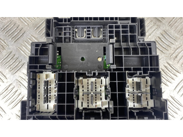 Блок предохранителей 68366721AD   Jeep Grand Cherokee WL    