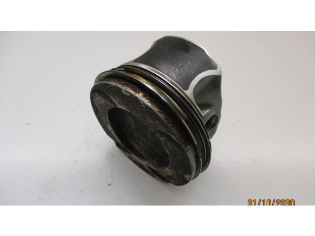 Píst 270920   Mercedes-Benz B W246 W242  pro benzínový / Газ motor 2.0 270.920 Benzinas-Dujos