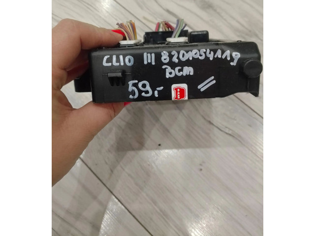 Блок комфорта 8201054119 Renault Clio III